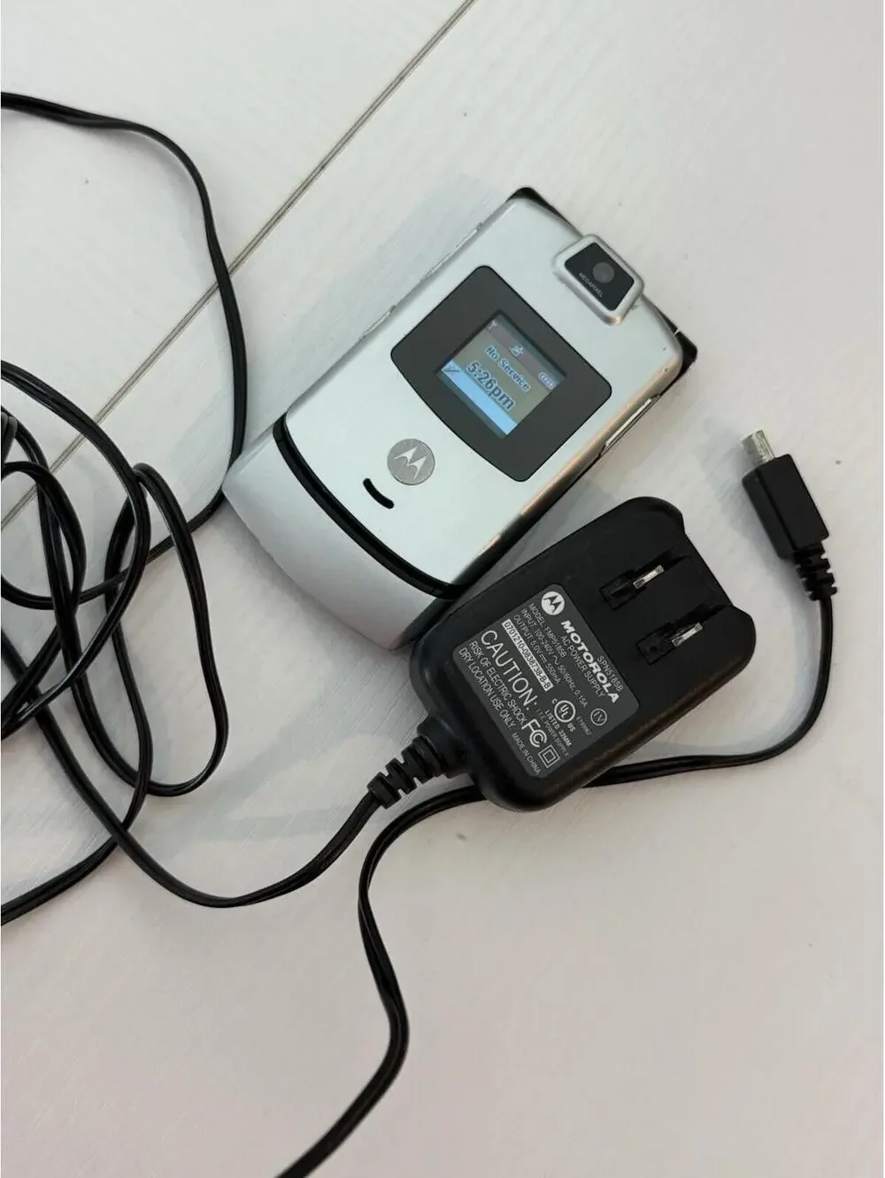 Original Motorola RAZR V3m GSM 2G Flip Phone ( Verizon )Silver